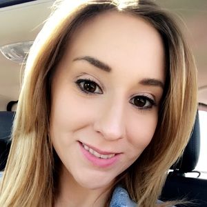 Meet your Posher, Caitlin